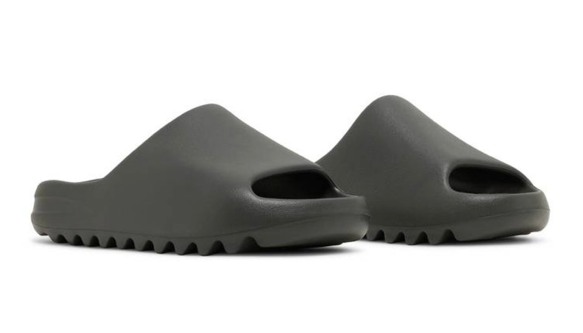 Yeezy Slides Dark Onyx